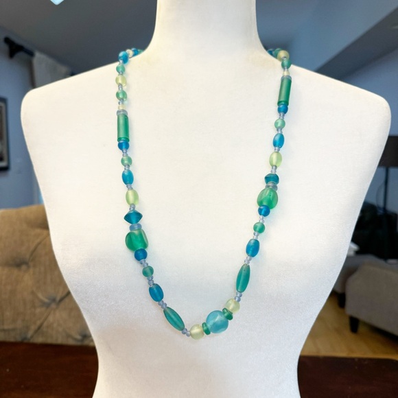 Beautiful Frosted Sea Glass Shell Clasp Necklace Beaded Statement Chunky Signed - Picture 2 of 13